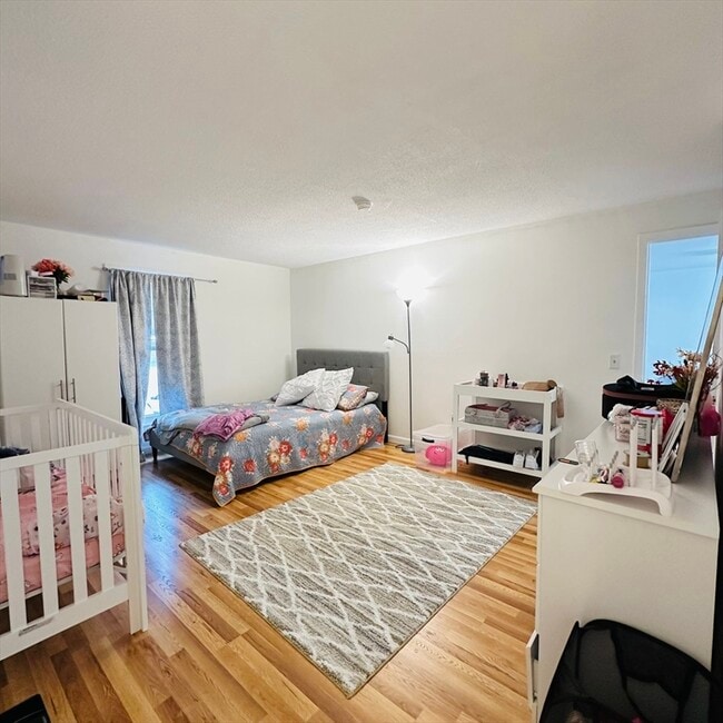 Building Photo - 8 Shadowbrook Ln