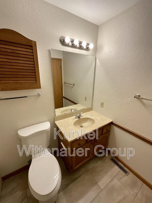 Building Photo - 614 Carol Ann Dr