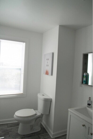 unit 4 - 240 South Ave