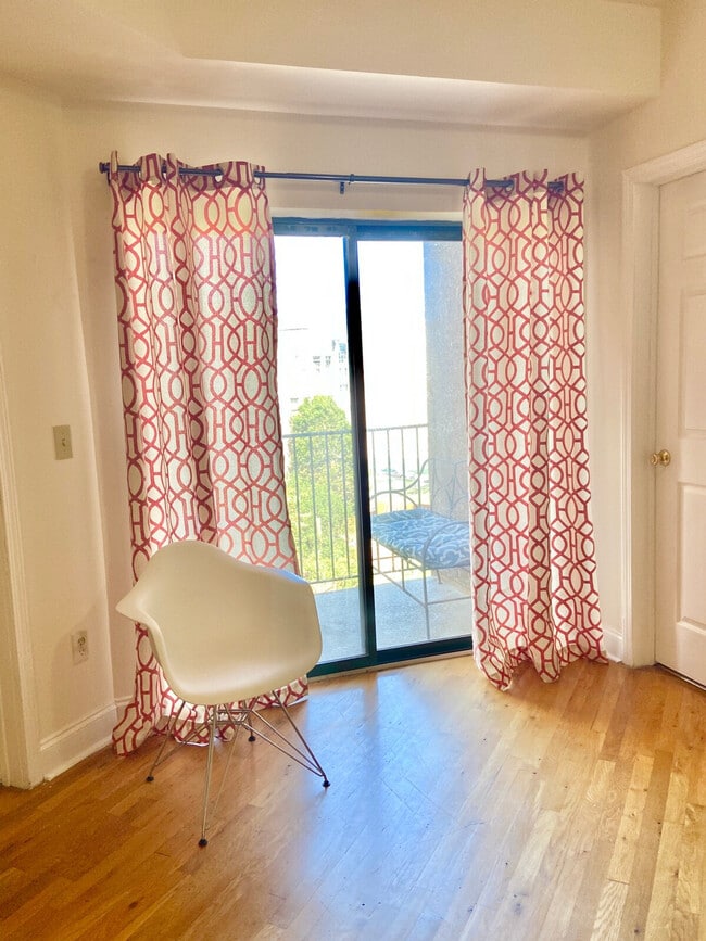 Building Photo - 416 Madison St