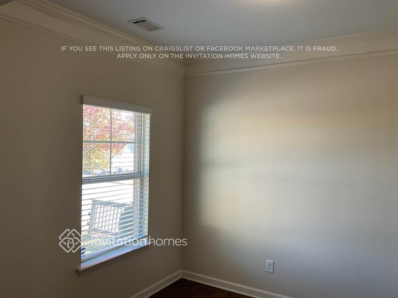 Building Photo - 319 Village Broad St