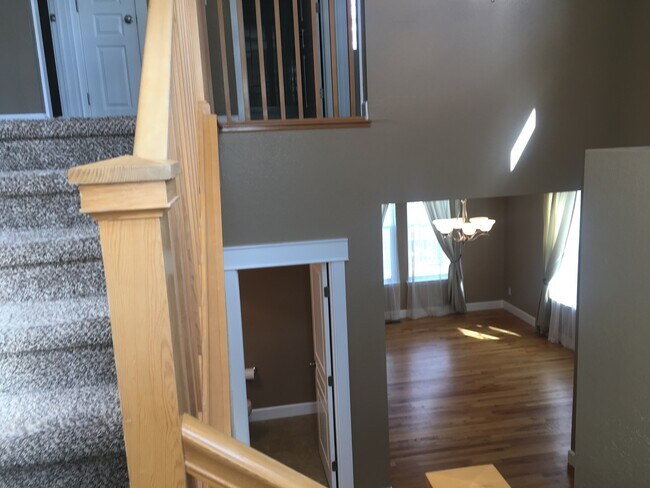 Building Photo - Gorgeous Stapleton Townhome!