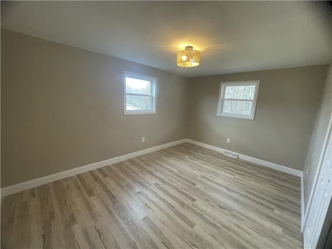 Building Photo - 889 Township Rd 217