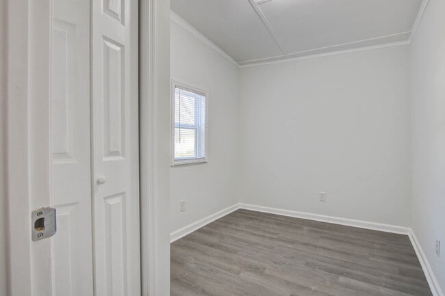 Building Photo - 2615 Warm Ave