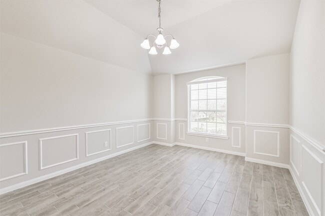 Building Photo - 419 Lazy Ln