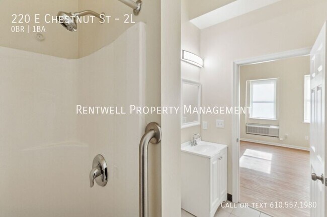 Building Photo - 220 E Chestnut St