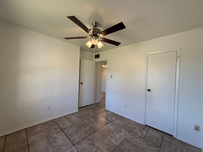 Building Photo - Home For Rent