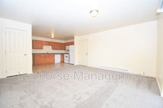 Building Photo - 807 W Villard St