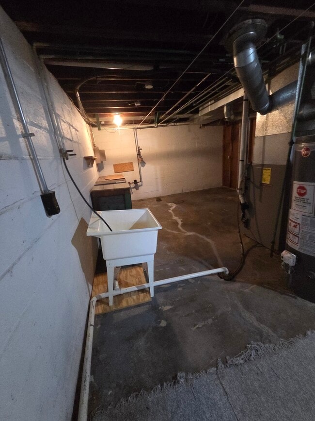 Building Photo - 2400 S Henry St