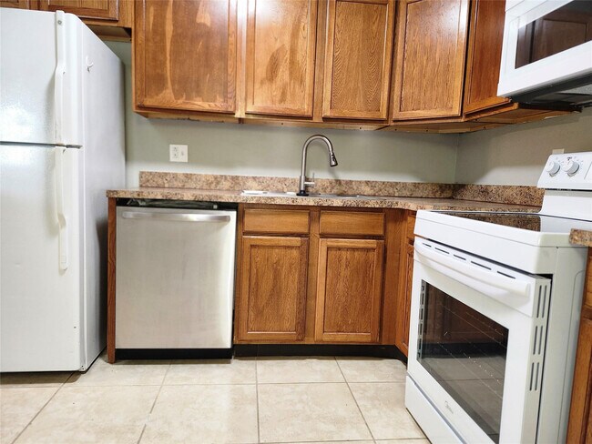 Building Photo - 475 St