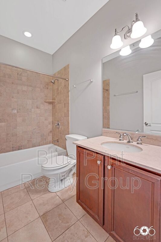 Building Photo - 5406 S Indiana Ave