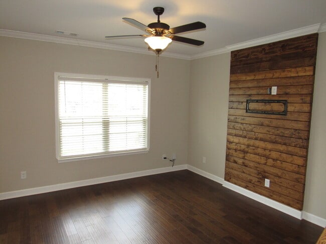 Building Photo - Old Hickory townhome, like new!