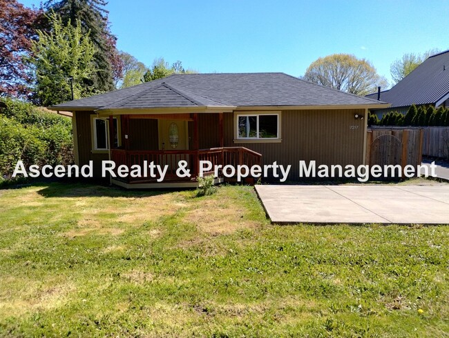 Building Photo - *Price Drop & Move In Special* One Level O...