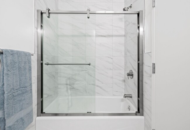 Building Photo - 693 Sutter St