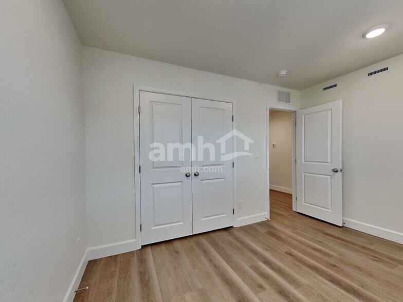 Building Photo - 8906 Dwarf Chin Ave