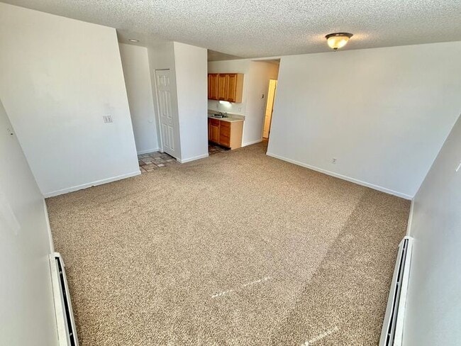 Building Photo - Move -In Incentives - 2 Weeks Free, or Flexible Lease Dates! 2 Bed, 1 Bath apartment in 4 Plex - ...