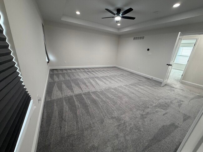 Building Photo - 156 Far Meadow Dr