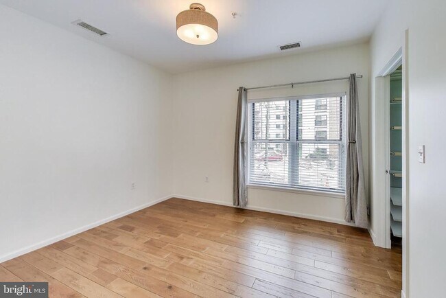 Building Photo - 343 Cedar St NW