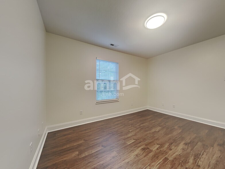 Building Photo - 4818 Ivy Rose Dr