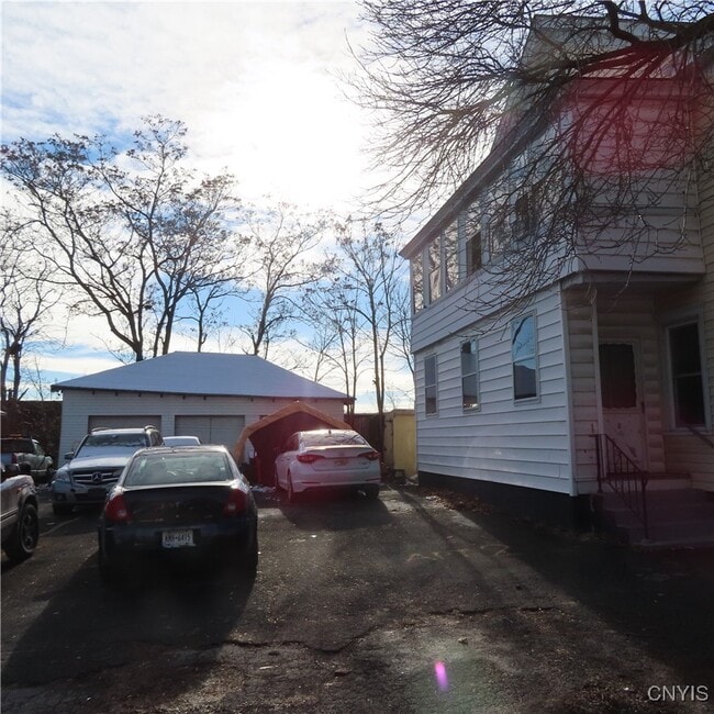 Building Photo - 540 Teall Ave