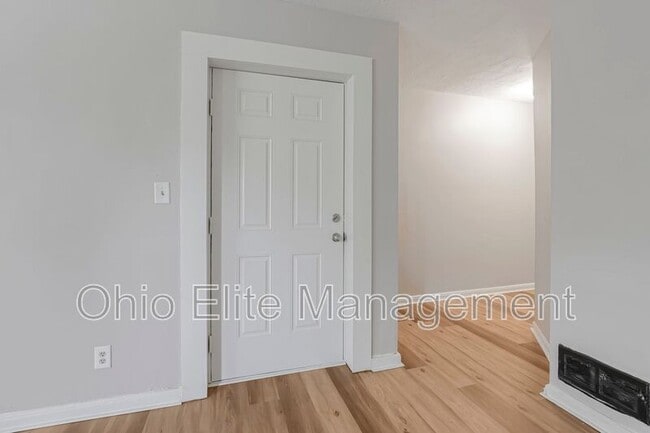 Building Photo - 987 Lilley Ave