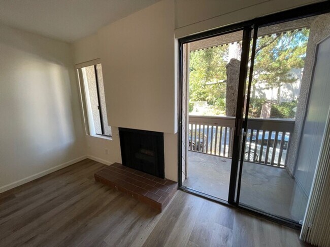 Building Photo - SHERMAN OAKS!!!: FANTASTIC 2 BEDROOM + 1 1...