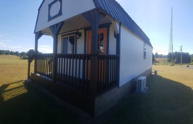 Building Photo - Karagan Cottage & Hudson's Boat House