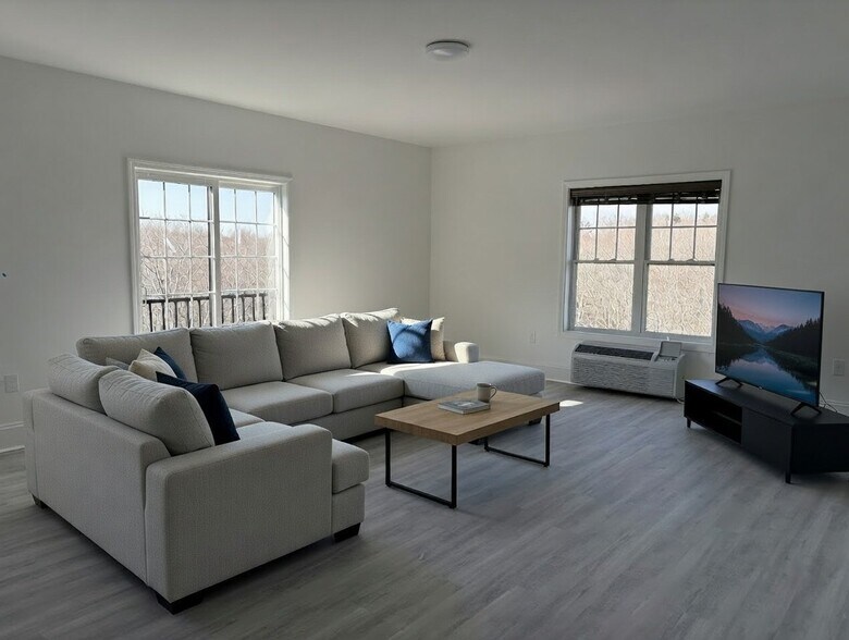 Building Photo - 2 Grove St