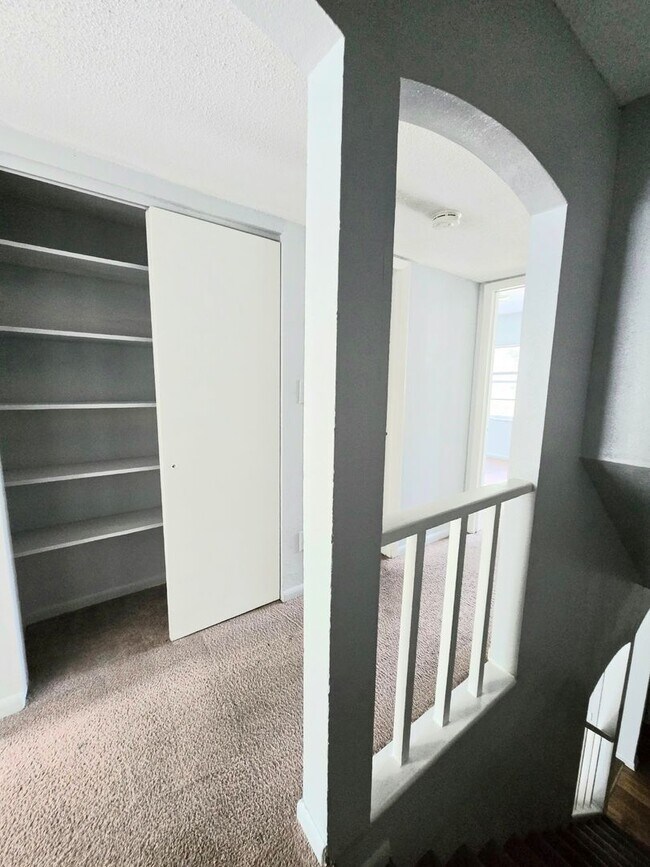 Building Photo - Palm West Condo - Wood