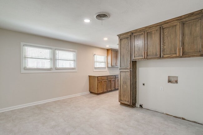 Building Photo - Ready for New Tenant- 3 Bedroom, 2 Bath Home in near Arlington Heights- 76107