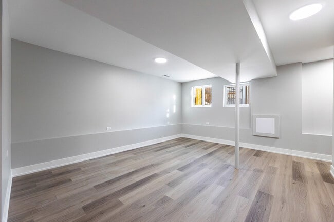 Building Photo - 5552 S Shields Ave