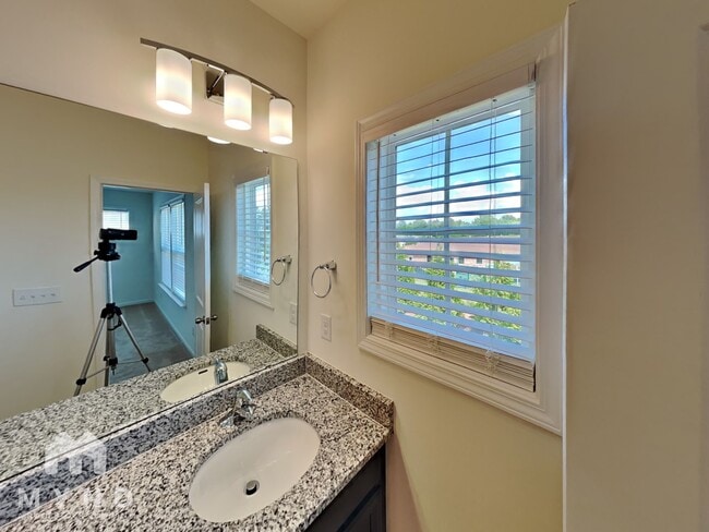 Building Photo - 14122 Loyola Ridge Dr