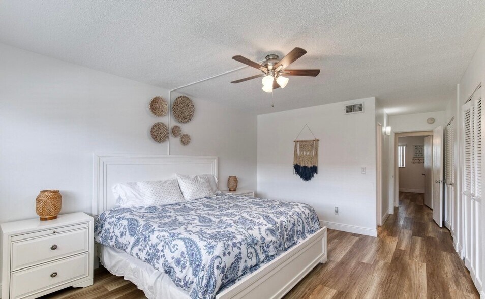 Building Photo - 2100 Ocean Shore Blvd