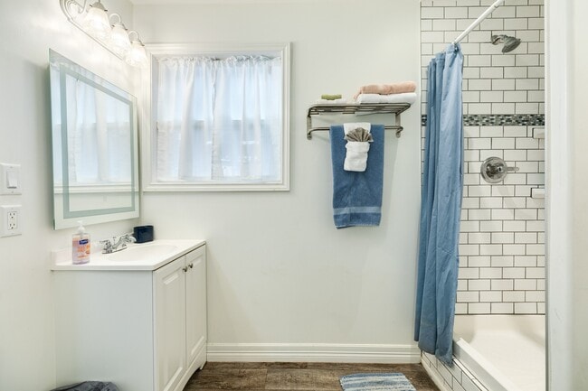 Building Photo - 4123 Avenue Q