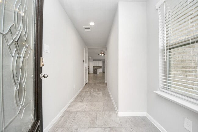 Building Photo - 1615 S City Oaks Ln