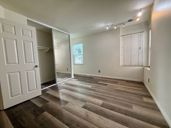 Building Photo - Spacious 2 BED 2 BATH Condo! Two-Car Tandem Garage! Central AC! In Unit Washer/Dryer!