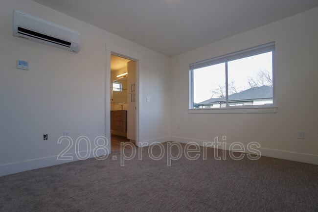 Building Photo - 4614 N Iota Ln