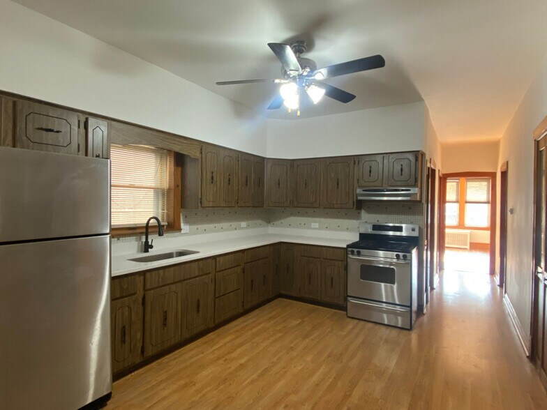 Building Photo - 4815 S Springfield Ave
