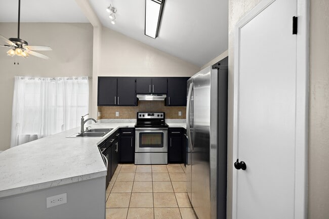 Building Photo - 3045 Yorktown Cir