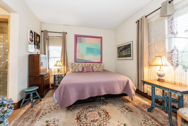 Building Photo - Luxurious Tuscan Villa - 3/3.5 Includes Private Casita in Goleta Bluffs!