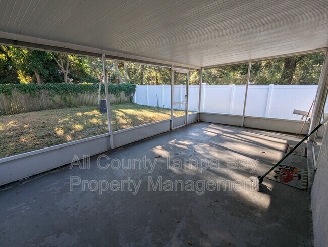 Building Photo - 10222 Parsons St