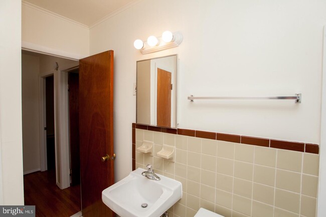 Building Photo - 463 Avenue B