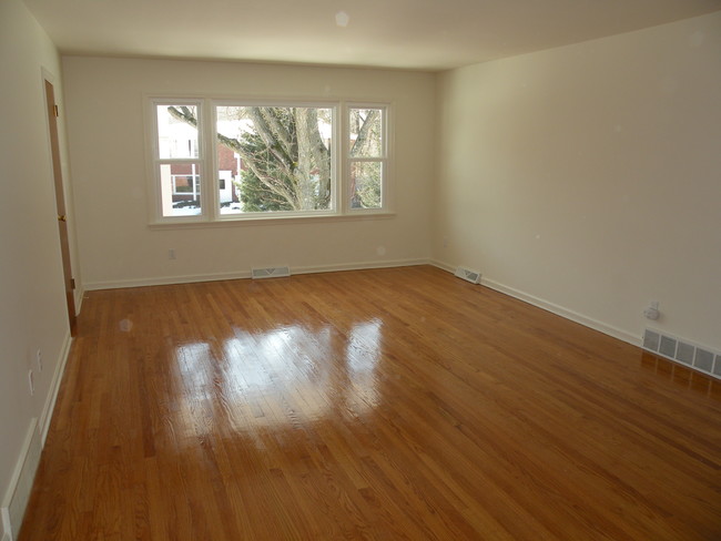 Living Room - Orchard Garden Apartments