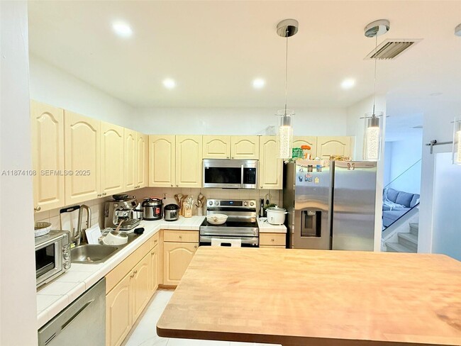 Building Photo - 3871 SW 147th Ave