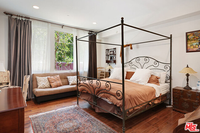 Building Photo - 6241 Crescent Park W