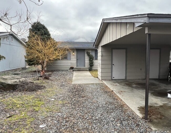 Building Photo - 306 2nd St SE