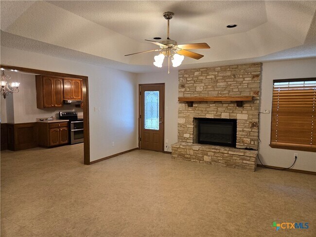 Building Photo - 776 Country Club Dr