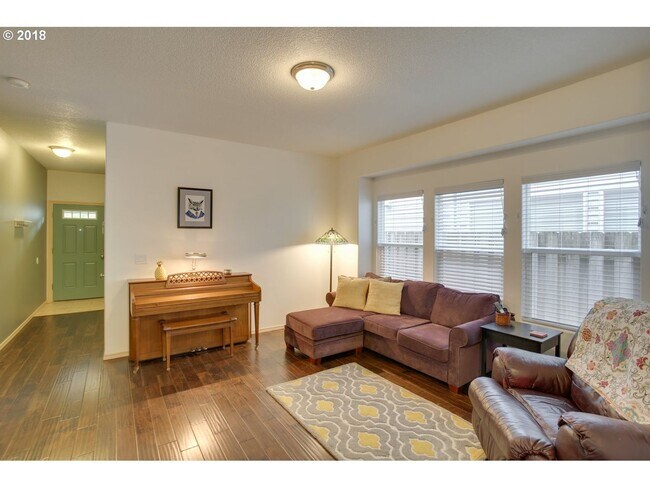 Building Photo - Charming North Portland 3 Bed 2.5 Bath Kenton Neighborhood House ~ Garage, A/C & Washer & Dryer!