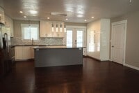 Building Photo - Gorgeous Family Home on Cul-de-Sac