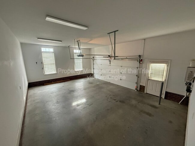 Building Photo - 2528 N Beech Ln